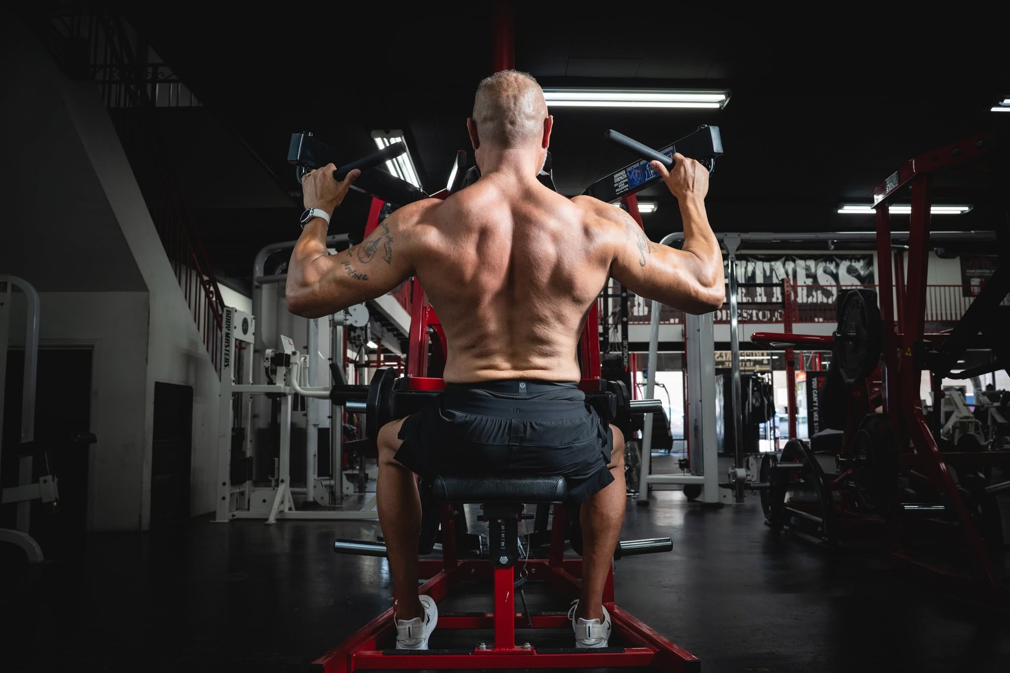Ricardo, coach at Rebuilt With Ricardo, holding dumbbells in the gym